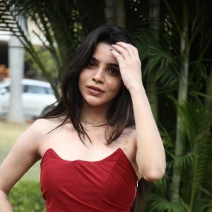 Divya Bharati – Timeless Bollywood Actress Known for Beauty, Grace, and Iconic Style