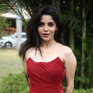 Divya Bharati – Timeless Bollywood Actress Known for Beauty, Grace, and Iconic Style