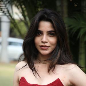 Divya Bharati – Timeless Bollywood Actress Known for Beauty, Grace, and Iconic Style