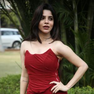 Divya Bharati – Timeless Bollywood Actress Known for Beauty, Grace, and Iconic Style