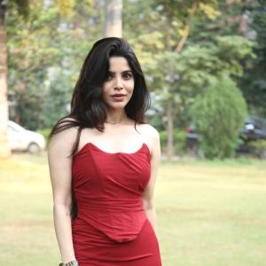 Divya Bharati – Timeless Bollywood Actress Known for Beauty, Grace, and Iconic Style