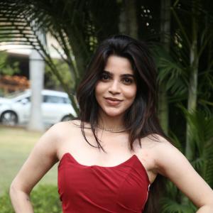 Divya Bharati – Timeless Bollywood Actress Known for Beauty, Grace, and Iconic Style