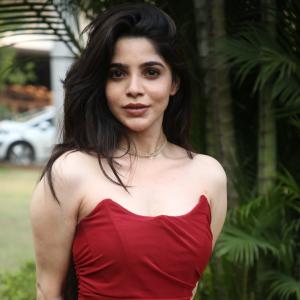 Divya Bharati – Timeless Bollywood Actress Known for Beauty, Grace, and Iconic Style