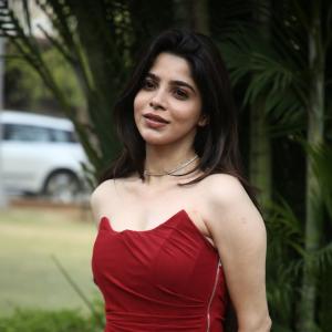 Divya Bharati – Timeless Bollywood Actress Known for Beauty, Grace, and Iconic Style