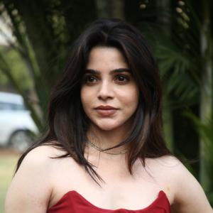 Divya Bharati – Timeless Bollywood Actress Known for Beauty, Grace, and Iconic Style