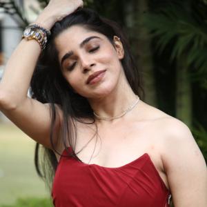 Divya Bharati – Timeless Bollywood Actress Known for Beauty, Grace, and Iconic Style