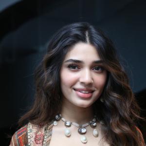 Krithi Shetty Stuns in Elegant Ethnic Wear – A Perfect Blend of Tradition and Modern Style