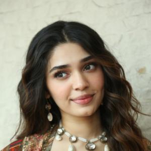 Krithi Shetty Stuns in Elegant Ethnic Wear – A Perfect Blend of Tradition and Modern Style