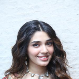 Krithi Shetty Stuns in Elegant Ethnic Wear – A Perfect Blend of Tradition and Modern Style