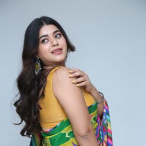 Yamini Bhaskar Stuns in Vibrant Saree – A Perfect Blend of Tradition and Elegance