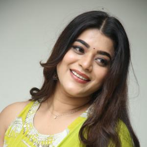 Yamini Bhasker – Elegant Fashion Portrait & Style Inspiration