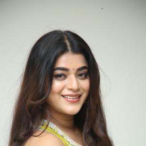 Yamini Bhasker – Elegant Fashion Portrait & Style Inspiration