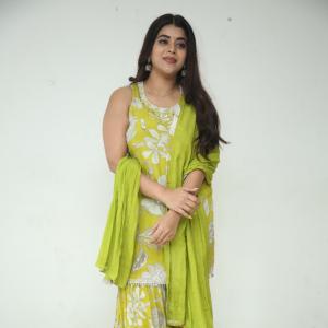 Yamini Bhasker – Elegant Fashion Portrait & Style Inspiration