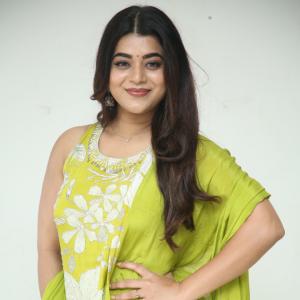 Yamini Bhasker – Elegant Fashion Portrait & Style Inspiration