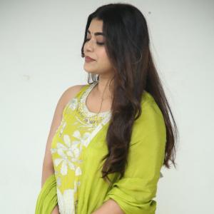 Yamini Bhasker – Elegant Fashion Portrait & Style Inspiration