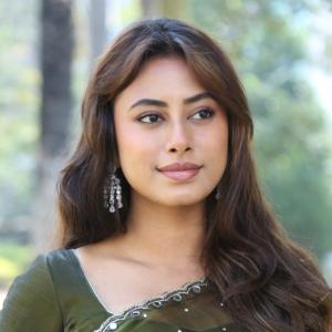 Elegant Green Saree Photoshoot – Classic Indian Fashion Style