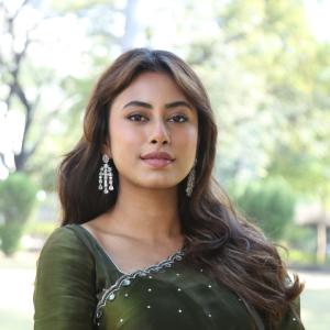 Elegant Green Saree Photoshoot – Classic Indian Fashion Style