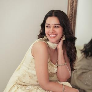Mirnalini Ravi Looks Elegant in Cream Ethnic Outfit | Latest Photos & Style Highlights