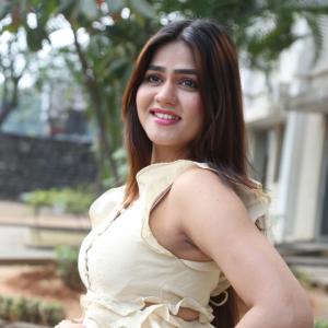 Aparna Mallik Outdoor Portrait in Cream Dress | Elegant Natural Light Photography