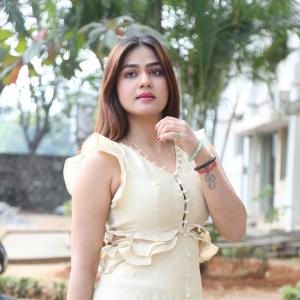 Aparna Mallik Outdoor Portrait in Cream Dress | Elegant Natural Light Photography