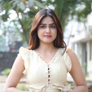 Aparna Mallik Outdoor Portrait in Cream Dress | Elegant Natural Light Photography