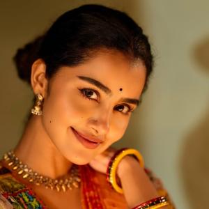 Anupama Parameswaran Inspired Ethnic Style | Graceful Indian Saree Look