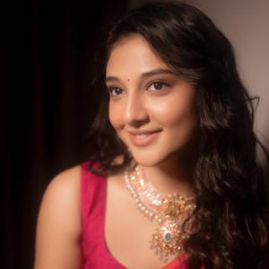 Actress Ritika Nayak Exudes Elegance in Vibrant Pink Saree and Traditional Jewelry