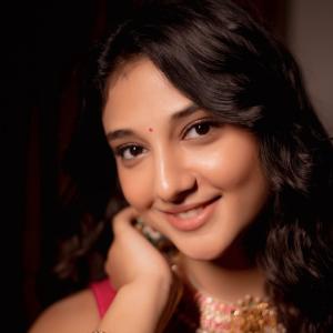 Actress Ritika Nayak Exudes Elegance in Vibrant Pink Saree and Traditional Jewelry