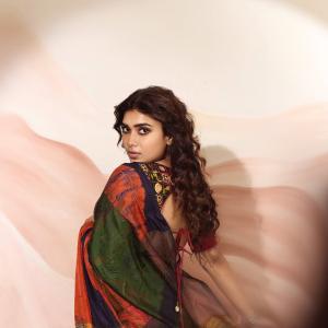 Dushara Vijayan Stuns In Elegant Saree With Flowing Multicolor Pallu