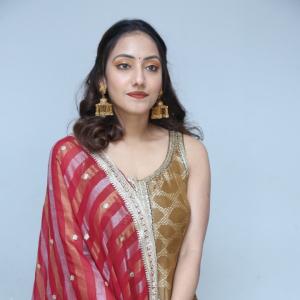 Shreyasi Sen Stuns in Golden Ethnic Outfit with Red Dupatta Look