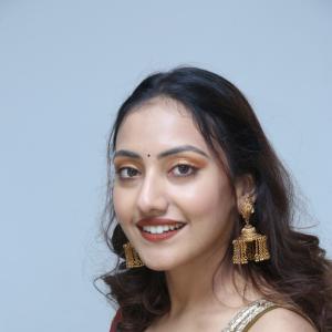 Shreyasi Sen Stuns in Golden Ethnic Outfit with Red Dupatta Look