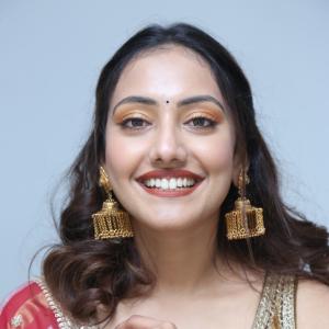 Shreyasi Sen Stuns in Golden Ethnic Outfit with Red Dupatta Look