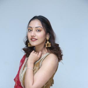 Shreyasi Sen Stuns in Golden Ethnic Outfit with Red Dupatta Look