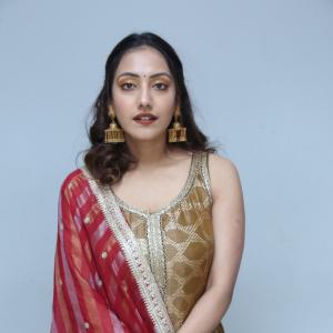 Shreyasi Sen Stuns in Golden Ethnic Outfit with Red Dupatta Look