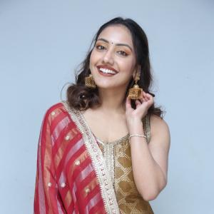Shreyasi Sen Stuns in Golden Ethnic Outfit with Red Dupatta Look
