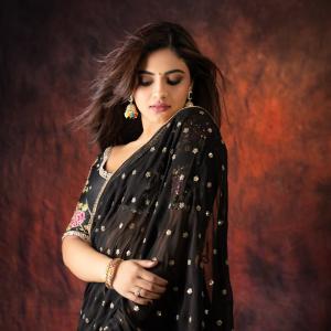 Nayan Sarika Looks Elegant in Black Embellished Saree