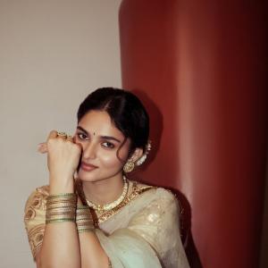 Kayadu Lohar Stunning in Traditional Indian Outfit with Jewelry