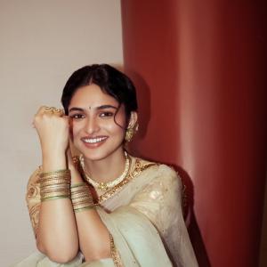 Kayadu Lohar Stunning in Traditional Indian Outfit with Jewelry