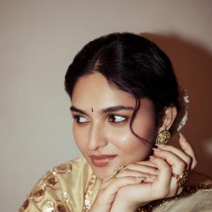 Kayadu Lohar Stunning in Traditional Indian Outfit with Jewelry