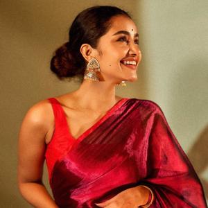 Anupama Parameswaran Shines in Red and Magenta Saree