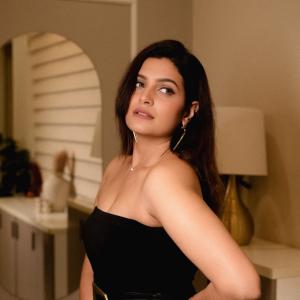 Divya Pillai Looks Elegant in a Black Strapless Jumpsuit