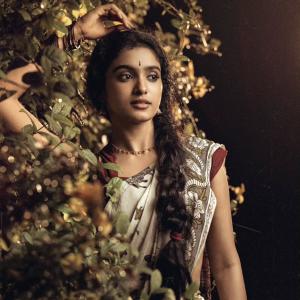 Roopa Kodavayur Looks Elegant in Traditional Saree With Jasmine Braid