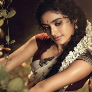 Roopa Kodavayur Looks Elegant in Traditional Saree With Jasmine Braid