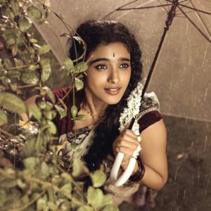 Roopa Kodavayur Looks Elegant in Traditional Saree With Jasmine Braid