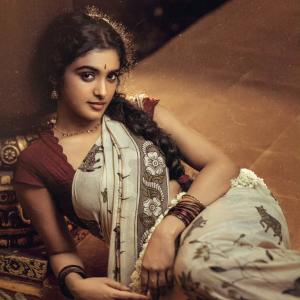 Roopa Kodavayur Looks Elegant in Traditional Saree With Jasmine Braid