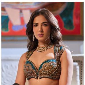 Sonal Chauhan Stuns in Lehenga With Emerald Jewellery