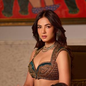 Sonal Chauhan Stuns in Lehenga With Emerald Jewellery