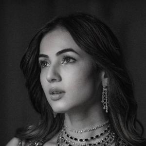 Sonal Chauhan Stuns in Lehenga With Emerald Jewellery