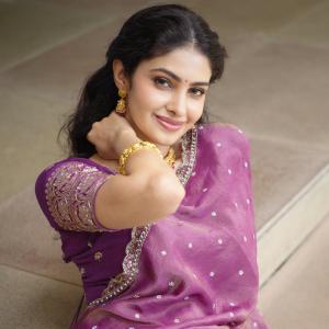 Manasa Varanasi Looks Graceful in Purple Traditional Attire