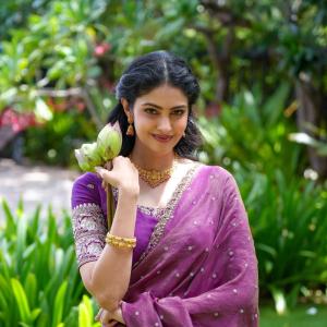 Manasa Varanasi Looks Graceful in Purple Traditional Attire